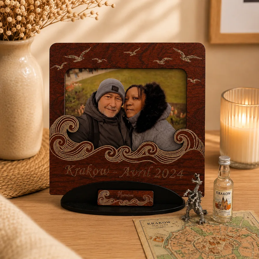 Cadre photo NFC personnalisé en bois gravé avec photo souvenir de voyage et décoration artisanale